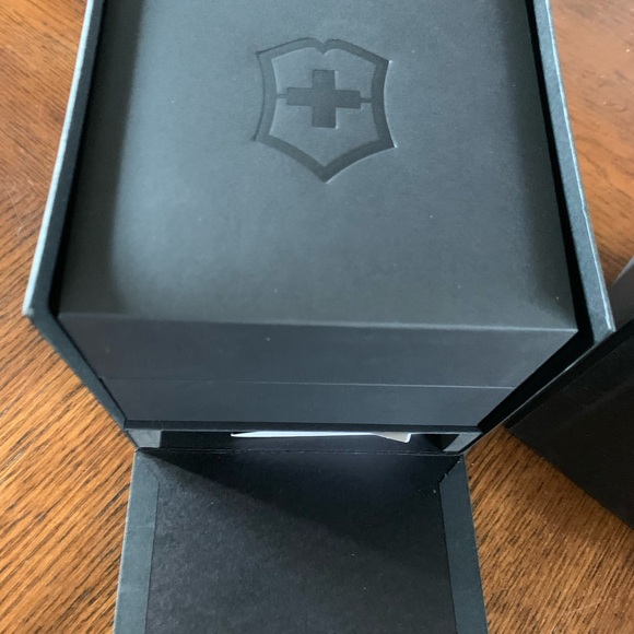 Victorinox Swiss Army Watch - Picture 3 of 4